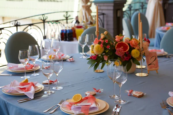 Giorno di nozze organizzazione evento tavolo allestimento arredamento — Foto Stock