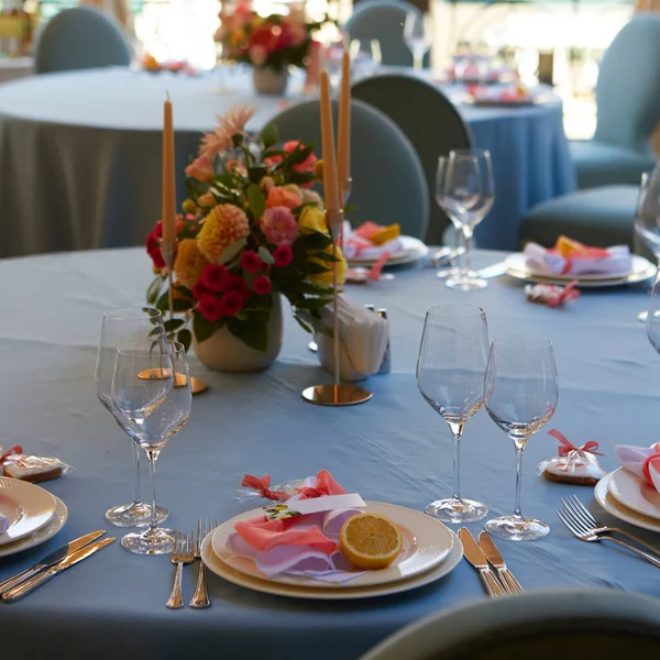 Wedding day event organization table setting decor — Stock Photo, Image