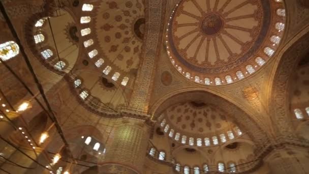 Interior da Mesquita Azul ou Sultão Ahmet Cami em Istambul, Turquia — Vídeo de Stock