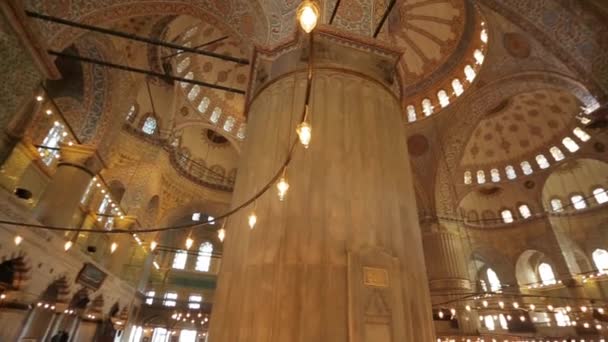 Blå moskén eller Sultan Ahmet Cami interiör i Istanbul, Turkiet — Stockvideo