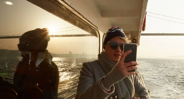 Young amazing woman outdoors on boat in sea take a selfie — Fotografia de Stock