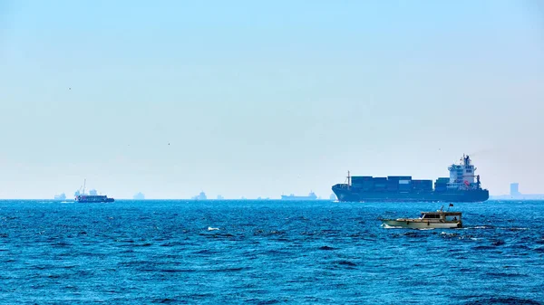 Konteynır kargo gemisi, ihracat ticaret ticaret lojistiği ithalatı