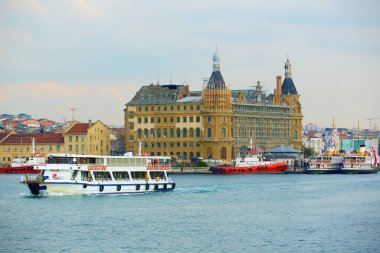 Kadıköy limanındaki yolcu gemileri, İstanbul, Türkiye