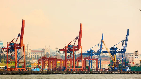 Haydarpasa Port and Container Terminal in Kadikoy Seaside in Istanbul, Turkey. — Stock Photo, Image