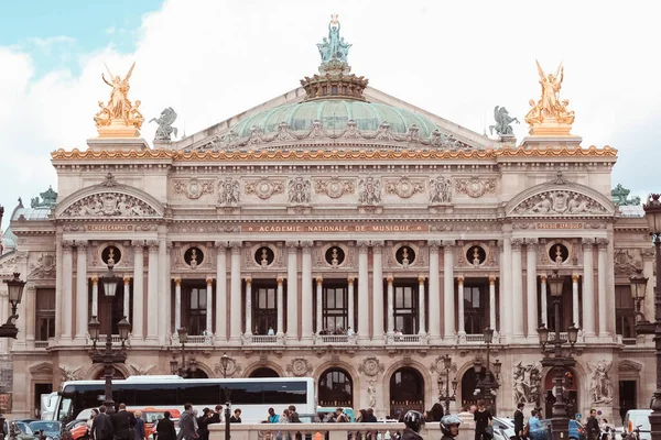 Frankreich, Paris - 17. Juni 2011: Fassade der Oper oder Palast Garnier. Paris — Stockfoto