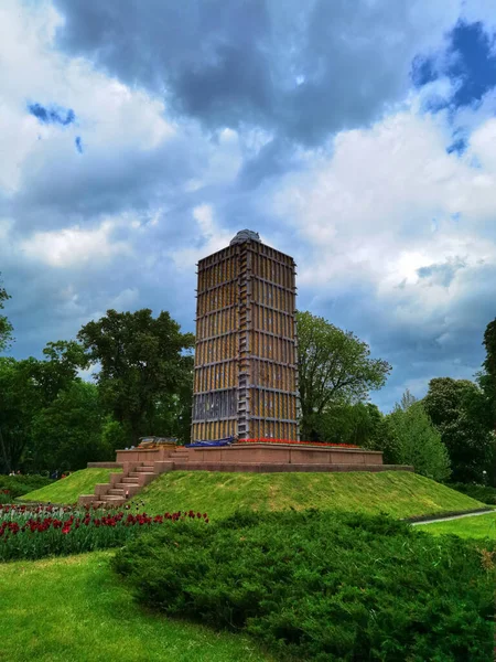 Monument Voor Taras Shevchenko Beschermd Tegen Bombardementen Shevchenko Park Oorlogstijd — Stockfoto