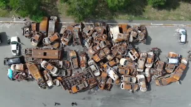 Veel Roestige Verbrande Auto Irpen Neergeschoten Zijn Door Het Russische — Stockvideo