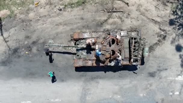 Guerra Ucraina Autostrada Kiev Zhytomyr Distrutto Serbatoio Russo — Video Stock