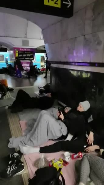 Kiev Ucrânia Fevereiro 2022 Guerra Rússia Contra Ucrânia Estação Metrô — Vídeo de Stock