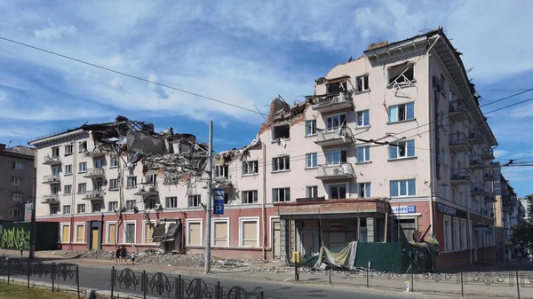 チェルニヒフ ウクライナ 6月26 2022 ロシアのミサイルによるホテルウクライナの爆発の結果 ウクライナとロシアの戦争 — ストック写真