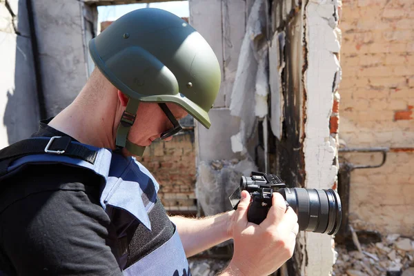 Fotografias Correspondentes Guerra Destruíram Edifícios Após Bombardeio Cidade Chernihiv Ucrânia — Fotografia de Stock