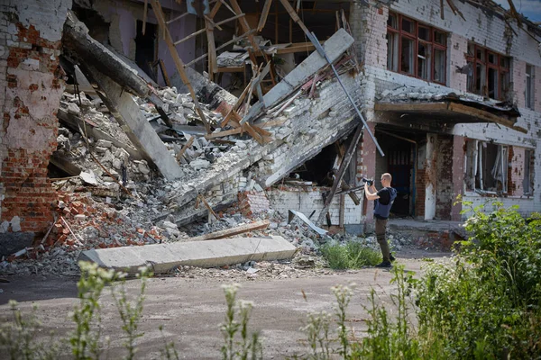 Fotografias Correspondentes Guerra Destruíram Edifícios Após Bombardeio Cidade Chernihiv Ucrânia — Fotografia de Stock