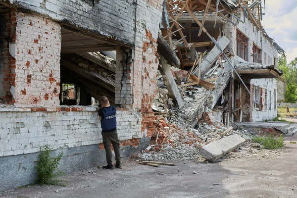 Fotografias Correspondentes Guerra Destruíram Edifícios Após Bombardeio Cidade Chernihiv Ucrânia — Fotografia de Stock