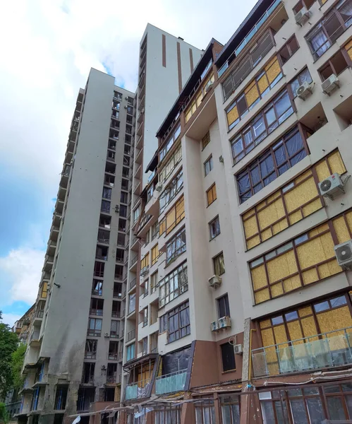 Kyjev Ukrajina Července 2022 Rezidenční Budova Poškozená Ruskou Raketou Kyjevě — Stock fotografie