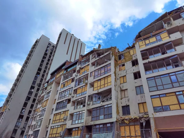 Kyiv Ukraine July 2022 Residential Building Damaged Russuian Rocket Kyiv — Stockfoto