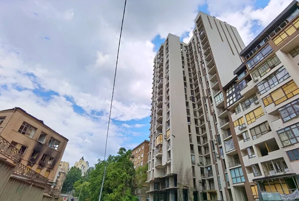 Kyjev Ukrajina Července 2022 Rezidenční Budova Poškozená Ruskou Raketou Kyjevě — Stock fotografie