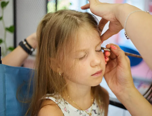 Les Enfants Réconcilient Maquillage Scintillant Étincelles Sur Joue — Photo