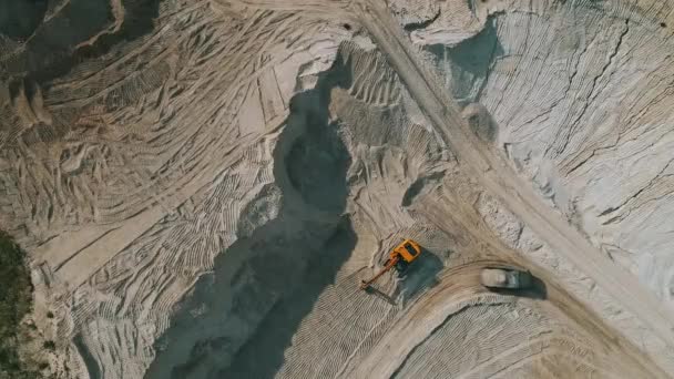 Loader Loading Sand Heavy Dump Truck Opencast Mining Quarry Dump — Stockvideo