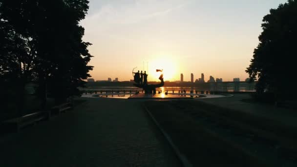 Monumento Los Fundadores Kiev Amanecer Hermoso Paisaje Urbano Luz Del — Vídeos de Stock