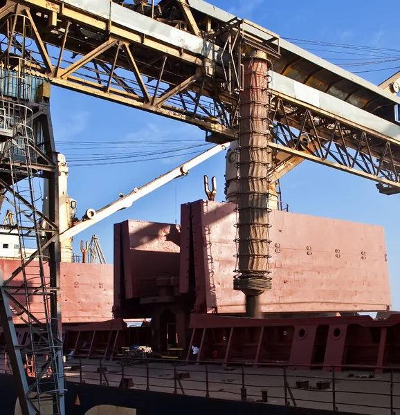 Loading Grain Holds Sea Cargo Vessel Seaport Silos Grain Storage — kuvapankkivalokuva