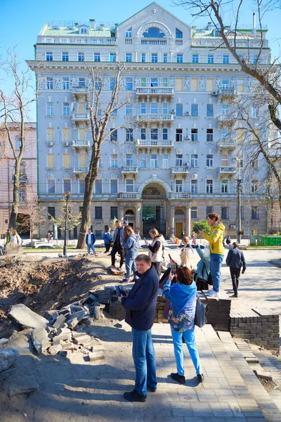 Киев Украина Октября 2022 Года Поврежденный Фасад Здания После Ракетного — стоковое фото