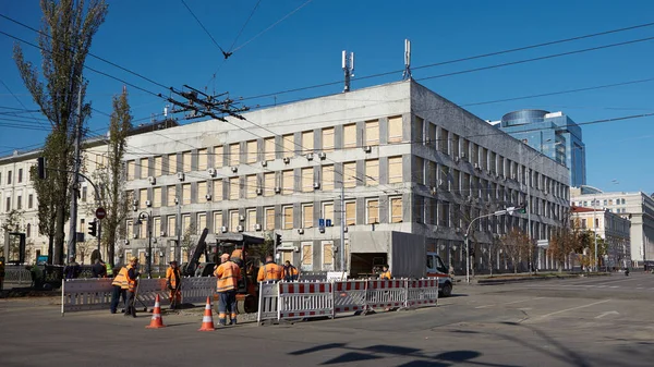 Kiev Ucrânia Outubro 2022 Utilitários Estão Reparando Uma Seção Danificada — Fotografia de Stock