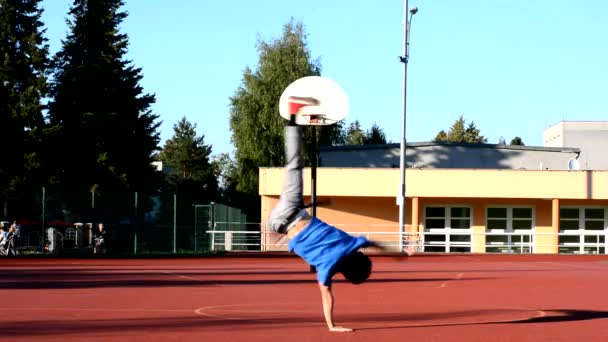 Breakdancer per strada — Video Stock