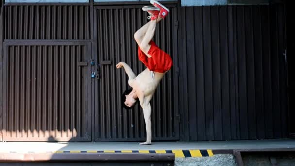 Breakdancer en la calle — Vídeos de Stock