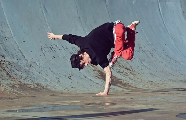 Breakdancer on the street — Stock Photo, Image