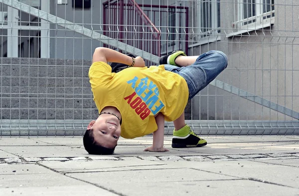 Young boy dancing — Stock Photo, Image