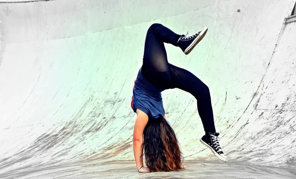 Menina breakdance — Fotografia de Stock