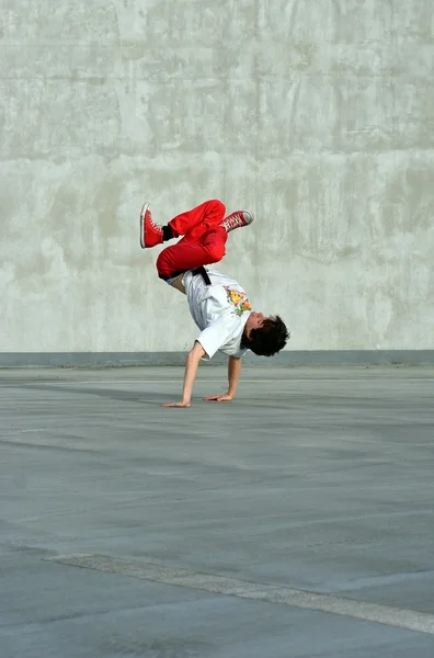 Breakdancer na rua — Fotografia de Stock