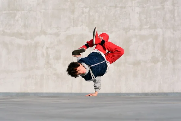 Breakdancer on the street — Stock Photo, Image