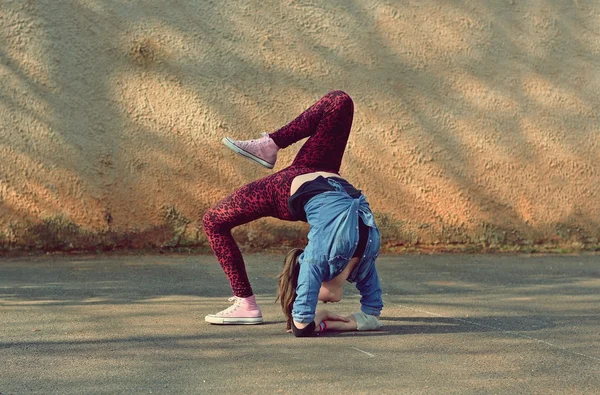 Breakdance girl — Stock Photo, Image