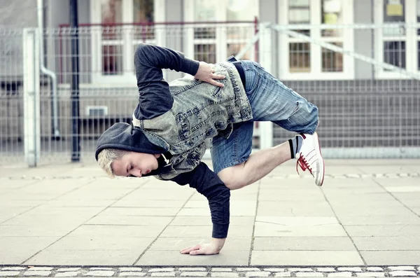 Breakdancer on the street — Stock Photo, Image