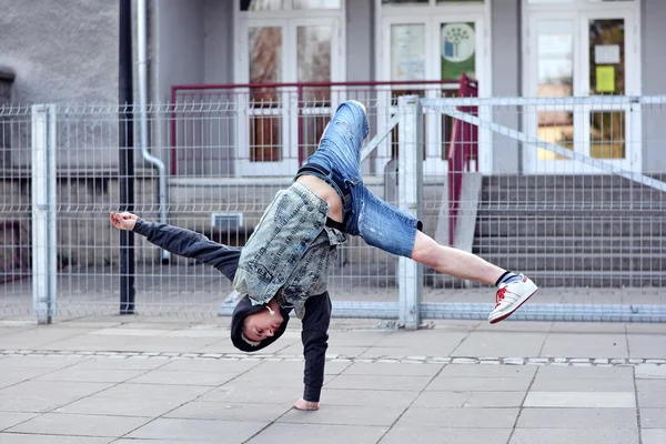 Breakdancer on the street — Stock Photo, Image