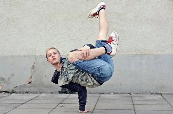 Breakdancer en la calle — Foto de Stock