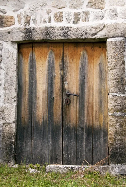 Vecchia porta in legno — Foto Stock