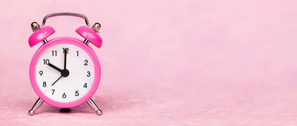 Ahorre Tiempo Concepto Ahorro Luz Natural Reloj Sobre Fondo Rosa —  Fotos de Stock