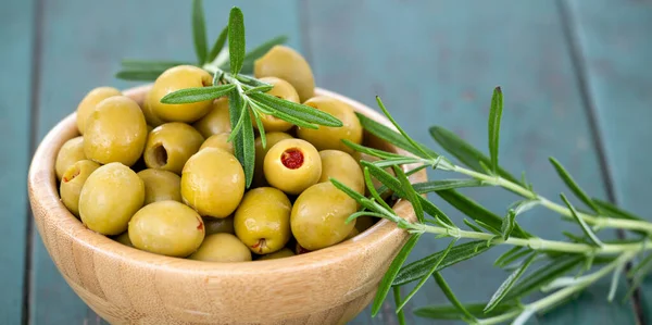 Fresh Healthy Organic Green Olives Rosemary Closeup — Foto de Stock