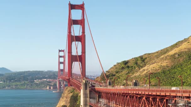 Golden Gate Bridge Blue Sky San Francisco Day Traffic Timelapse — Stockvideo
