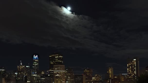 San Francisco Skyline Full Moon Rising Ina Coolbrith Park Timelapse — стоковое видео