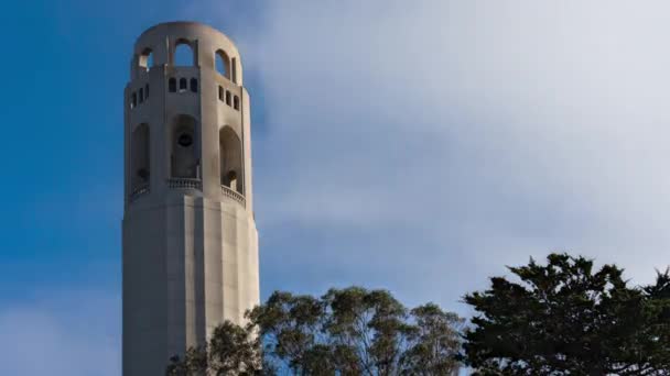 Coit Tower Beautiful Blue Sky San Francisco Nuvoloso Timelapse — Video Stock