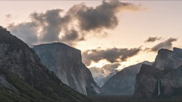 Tünel Manzarası Yosemite Milli Parkı Güne Gece Güzel Bulutlu Güneş — Stok video