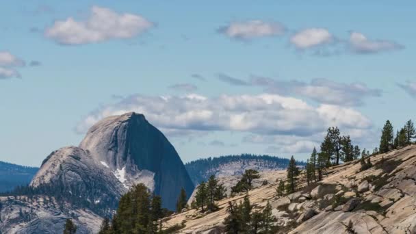 Yosemite National Park Olmsted Point Mountain Blue Sky White Cloud — Stock Video