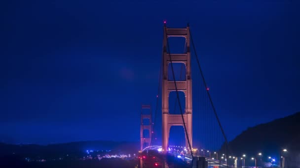 Golden Gate Bridge Närbild Blå Timme Trafik Timelapse — Stockvideo