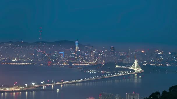 白天黑夜旧金山湾大桥奥克兰宝岛石油塔时间 — 图库视频影像