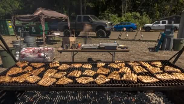 World Largest Salmon Bbq Barbeque Fort Bragg Crowds People Timelapse — Stock Video