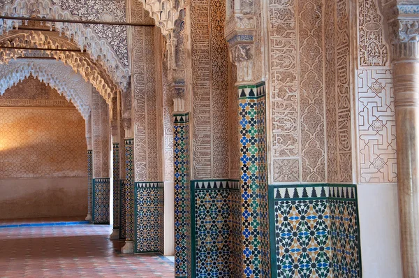 Arabski łuki w alhambra w Granadzie, Hiszpania — Zdjęcie stockowe