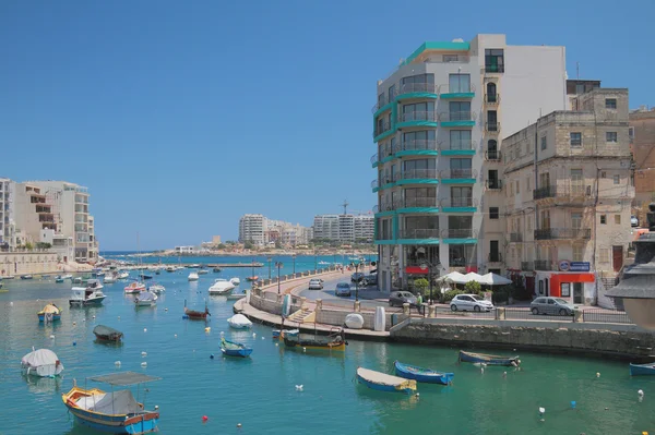 Baía de Spinola. St. Julian 's, Slima, Malta — Fotografia de Stock